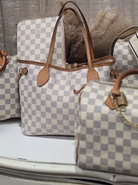 LV AZUR BUNDLE (Collectibles)